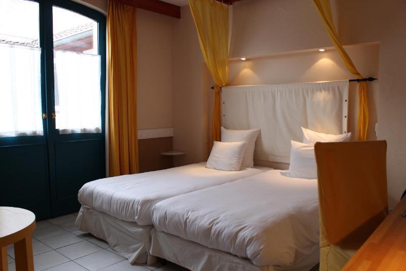 Logis Hotel Les Pages Luneville Exterior photo