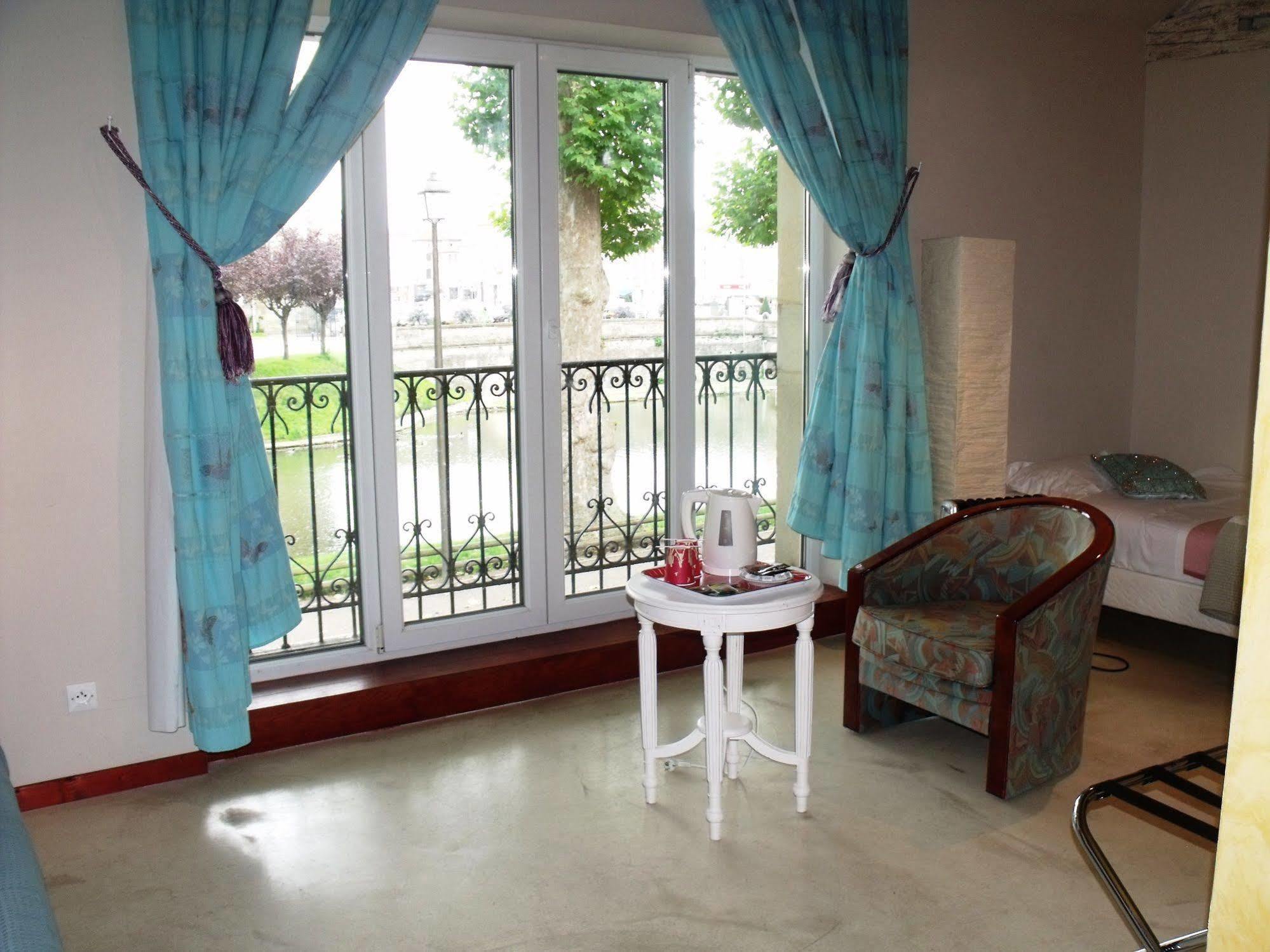 Logis Hotel Les Pages Luneville Exterior photo
