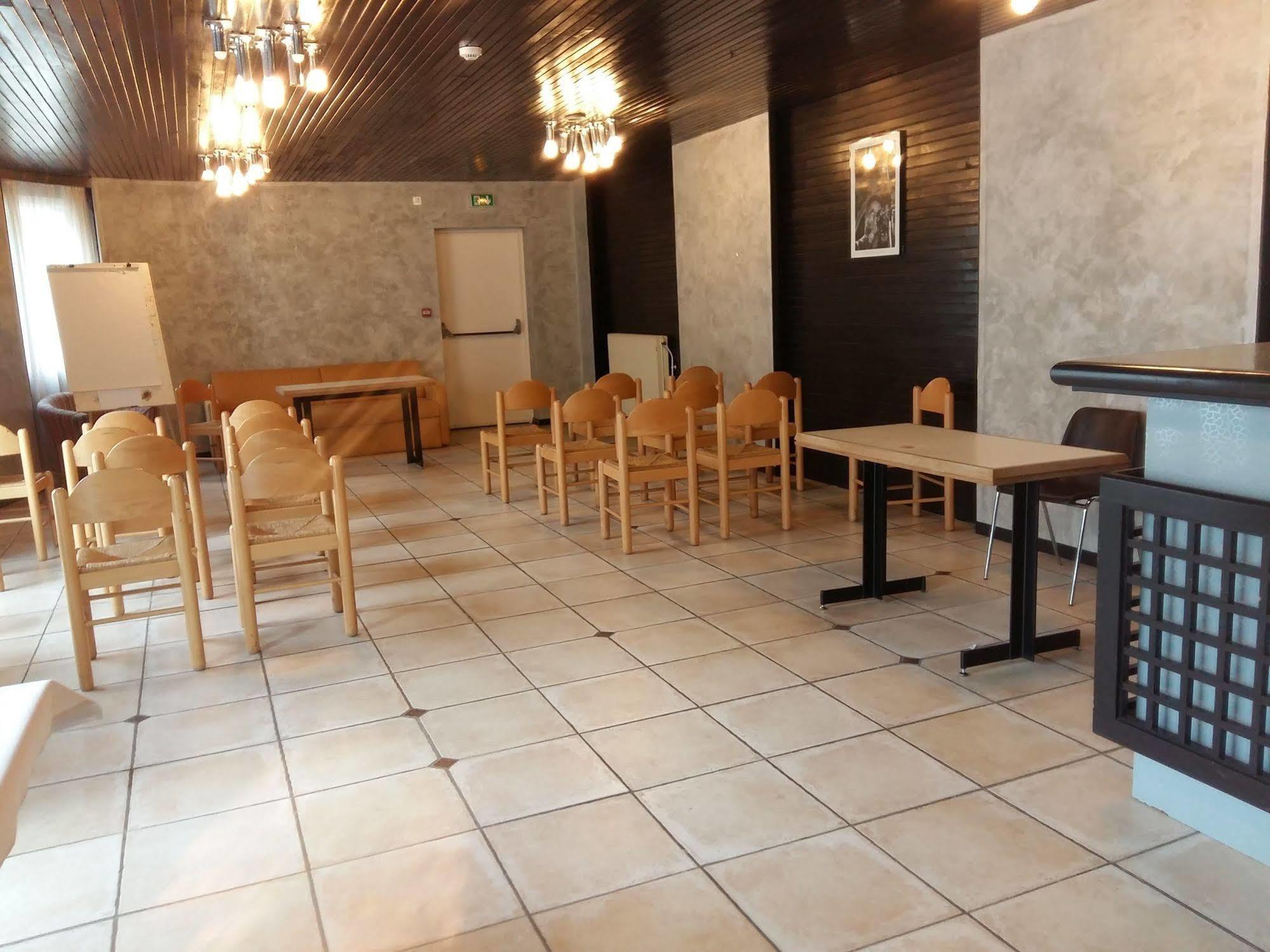 Logis Hotel Les Pages Luneville Exterior photo